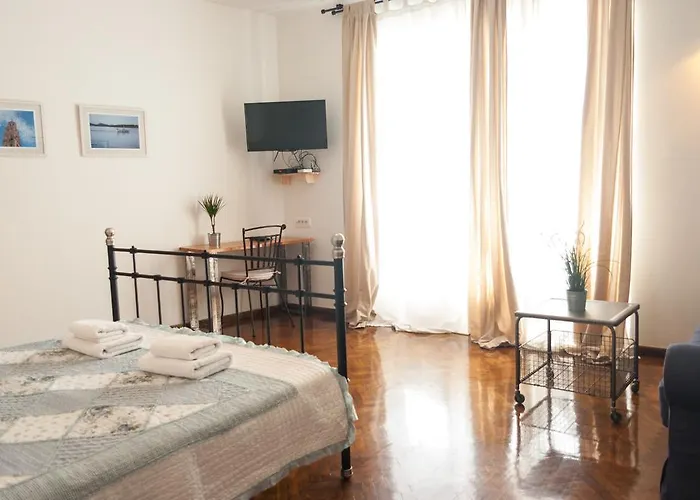 インディゴ ルームズ 4* スプリト